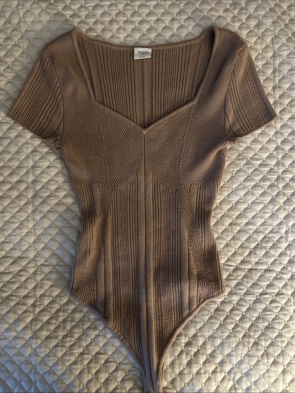 Abercrombie & Fitch Ribbed V-Neck Short Sleeve Bodysuit - Taupe